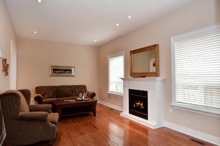 31 Water Garden Lane, Vaughan, L4H1N2 | Image 3