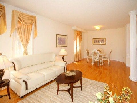 25 Lord  Nelson Crt, Richmond Hill, L4S1Y2 | Image 2