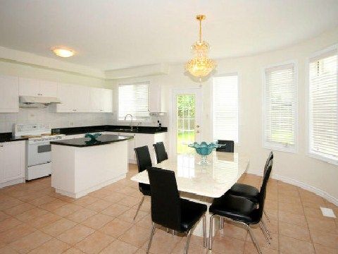 25 Lord  Nelson Crt, Richmond Hill, L4S1Y2 | Image 3