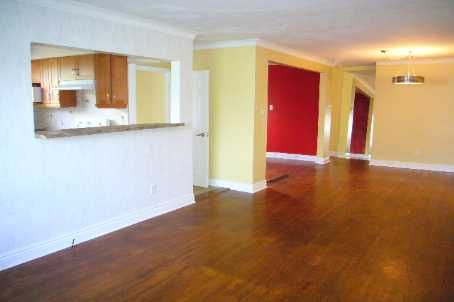 382 Blue Grass Blvd, Richmond Hill, L4C3H4 | Image 2