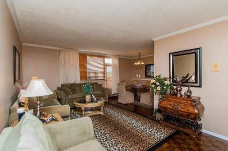 604 - 67 Richmond St, Richmond Hill, L4C3Y3 | Image 3