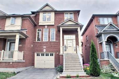 Semi-Detached House sold at 19 Fairlawn Avenue, Markham, Ontario, L6C2E7 - Berczy - MLS: N2708374