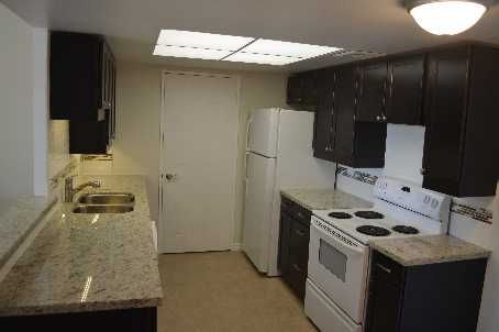 524 - 32 Clarissa Dr, Richmond Hill, L4C9R7 | Image 2