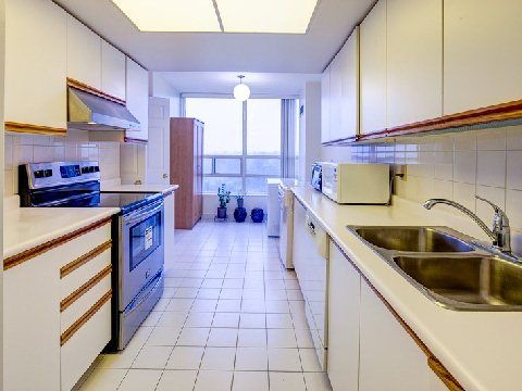 822 - 7805 Bayview Ave, Markham, L3T7N1 | Image 2