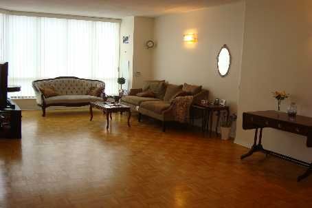 220 - 7398 Yonge St, Vaughan, L4J1V8 | Image 2