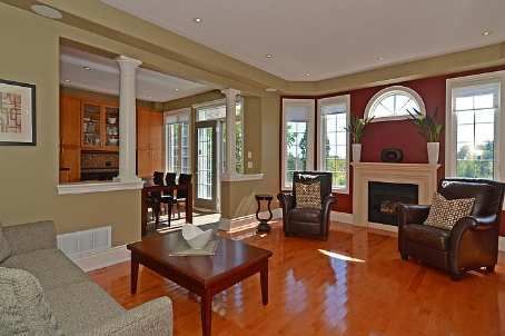 18 Sunrise Ridge Tr, Whitchurch-Stouffville, L4A0C9 | Image 3