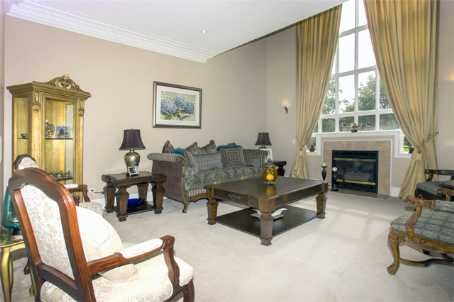 126 Old Surrey Lane, Richmond Hill, L4C8S6 | Image 3