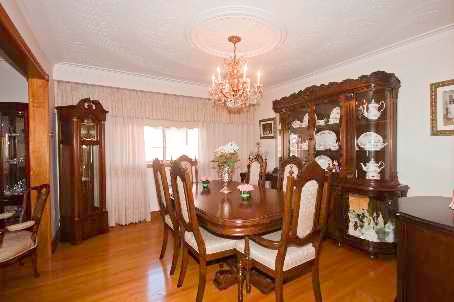 9747 Bathurst St, Richmond Hill, L4C3X5 | Image 3