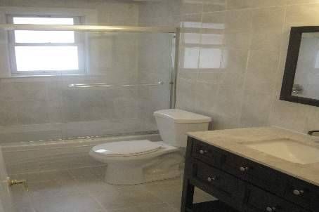 405 Taylor Mills Dr N, Richmond Hill, L4C2V1 | Image 3