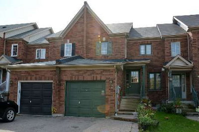 Townhouse sold at 22 October Lane, Aurora, Ontario, L4G6Y1 - Aurora Grove - MLS: N2762683
