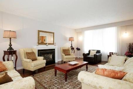 27 Laureleaf Rd, Markham, L3T2X4 | Image 2