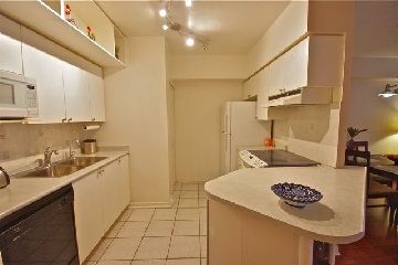 218 - 7398 Yonge St, Vaughan, L4J8J8 | Image 2