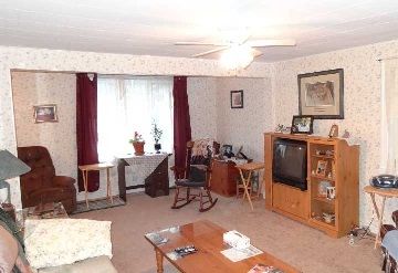 74 Centre St, Aurora, L4G1J8 | Image 2