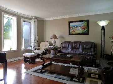 60 Birch Ave, Richmond Hill, L4C6C6 | Image 3