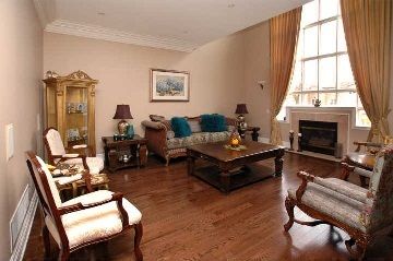 126 Old Surrey Lane, Richmond Hill, L4C8S6 | Image 2