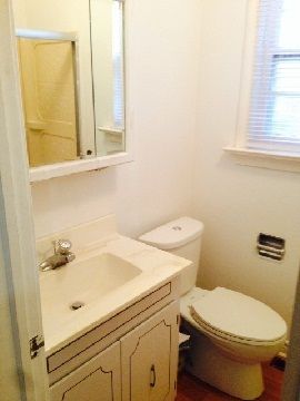 84 Lawrence Ave, Richmond Hill, L4C1Z3 | Image 2