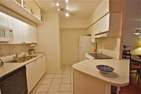 218 - 7398 Yonge St, Vaughan, L4J8J8 | Image 2