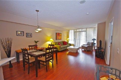 218 - 7398 Yonge St, Vaughan, L4J8J8 | Image 3