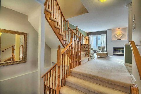 21 Marshview Ave, Aurora, L4G7W2 | Image 2