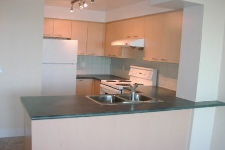 912 - 48 Suncrest Blvd, Markham, L3T7Y6 | Image 2