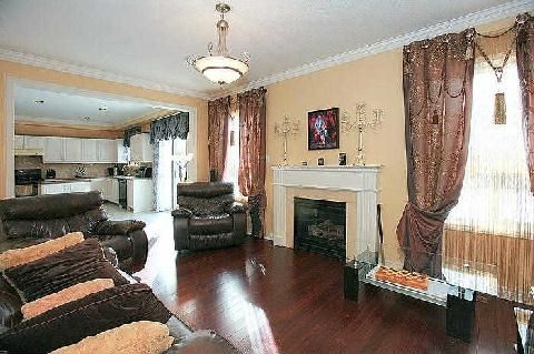 126 Forecastle Rd, Vaughan, L4K 5H7 | Image 2