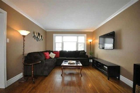 28 Pegg's Cres, East Gwillimbury, L9M1B3 | Image 2