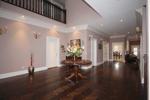 126 Old Surrey Lane, Richmond Hill, L4C8S6 | Image 2