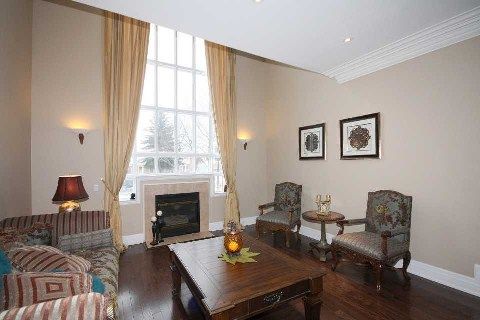 126 Old Surrey Lane, Richmond Hill, L4C8S6 | Image 3