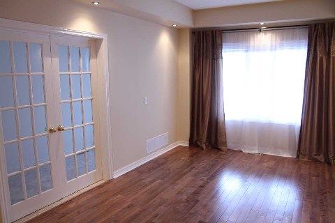 38 Rondeen Rd, Vaughan, L4K5S1 | Image 2