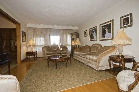 9747 Bathurst St, Richmond Hill, L4C3X5 | Image 2