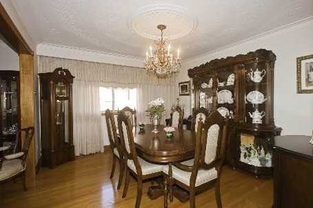 9747 Bathurst St, Richmond Hill, L4C3X5 | Image 3