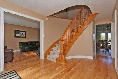 40 Chartwell Cres, Georgina, L4P3N8 | Image 3
