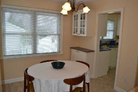 164 Avenue Rd, Newmarket, L3Y1N4 | Image 2