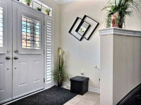 224 Aspenwood Dr, Newmarket, L3X3L1 | Image 2