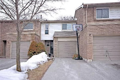 Townhouse sold at 8 Camelot Way, Markham, Ontario, L3P3W5 - Markham Village - MLS: N2863539