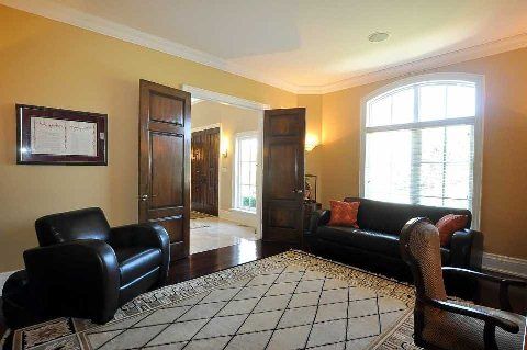 65 Kingswood Dr, King, L7B1K8 | Image 2