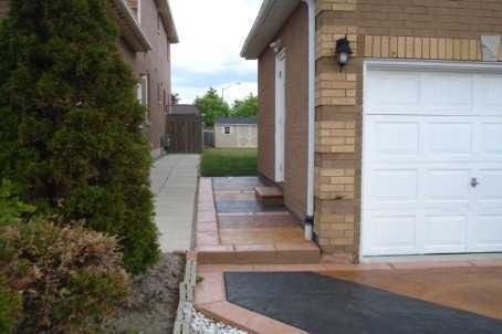 57 Yorkland St, Richmond Hill, L4C9Z4 | Image 3