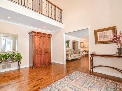 544 Woodland Acres Cres, Vaughan, L6A1G2 | Image 2