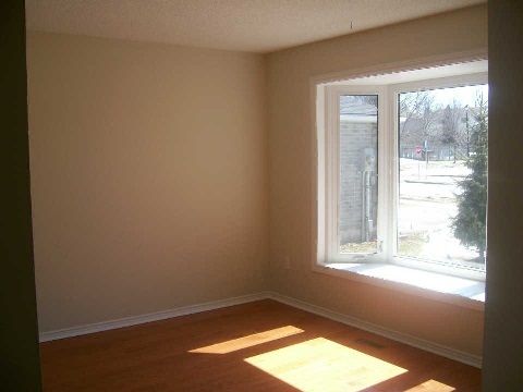 337 Bristol Rd, Newmarket, L3Y8A1 | Image 2