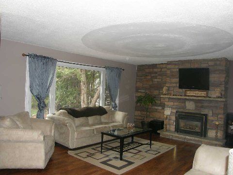 53 Metro Rd N, Georgina, L4P1C1 | Image 2