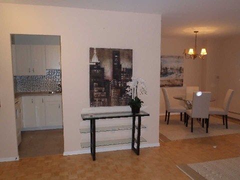 706 - 67 Richmond St, Richmond Hill, L4C3Y3 | Image 2