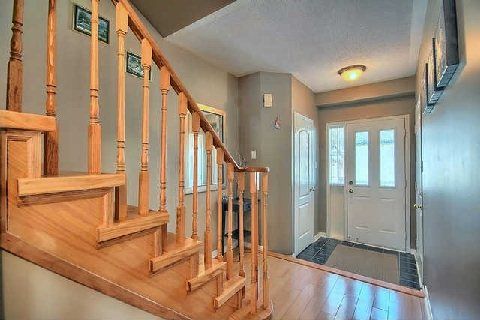 15 Mugford Rd, Aurora, L4G7H4 | Image 2