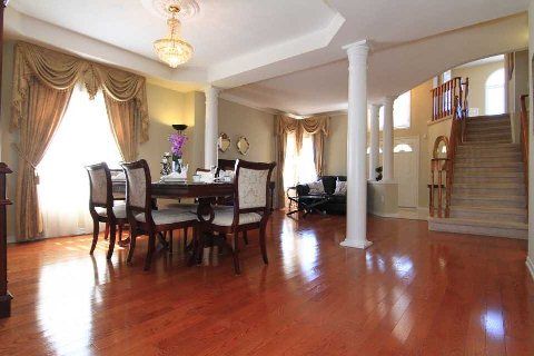 77 Frank Endean Rd, Richmond Hill, L4S1X2 | Image 3