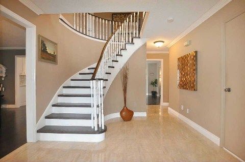 89 Timberline Tr, Aurora, L4G6A1 | Image 3