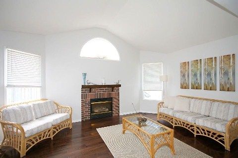 22 Rush Rd, Aurora, L4G7G5 | Image 3