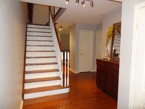 46 Revelstoke Cres, Richmond Hill, L4B4T2 | Image 2