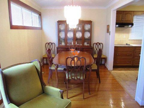 438 Lynett Cres, Richmond Hill, L4C2V7 | Image 3