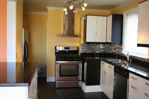 234 Sussex Ave, Richmond Hill, L4C2G4 | Image 2