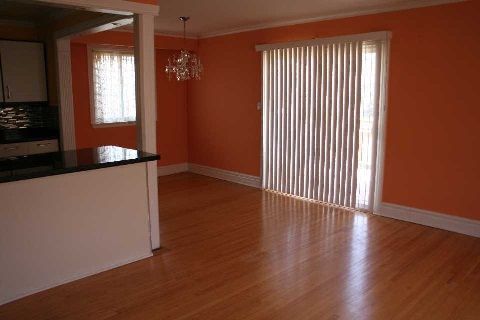 234 Sussex Ave, Richmond Hill, L4C2G4 | Image 3