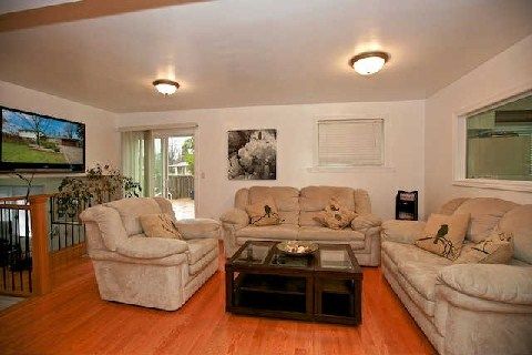 12 Miner Circ, Markham, L3R1Y1 | Image 2